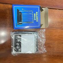 1入組迷你擺動鋼球:有趣物理書桌玩具適用於家庭裝飾和教育性遊戲,牛頓的搖籃物理模型軌道,無聲辦公室放鬆,禮品適用於兒童和學生 - 黑色 - 查看 3