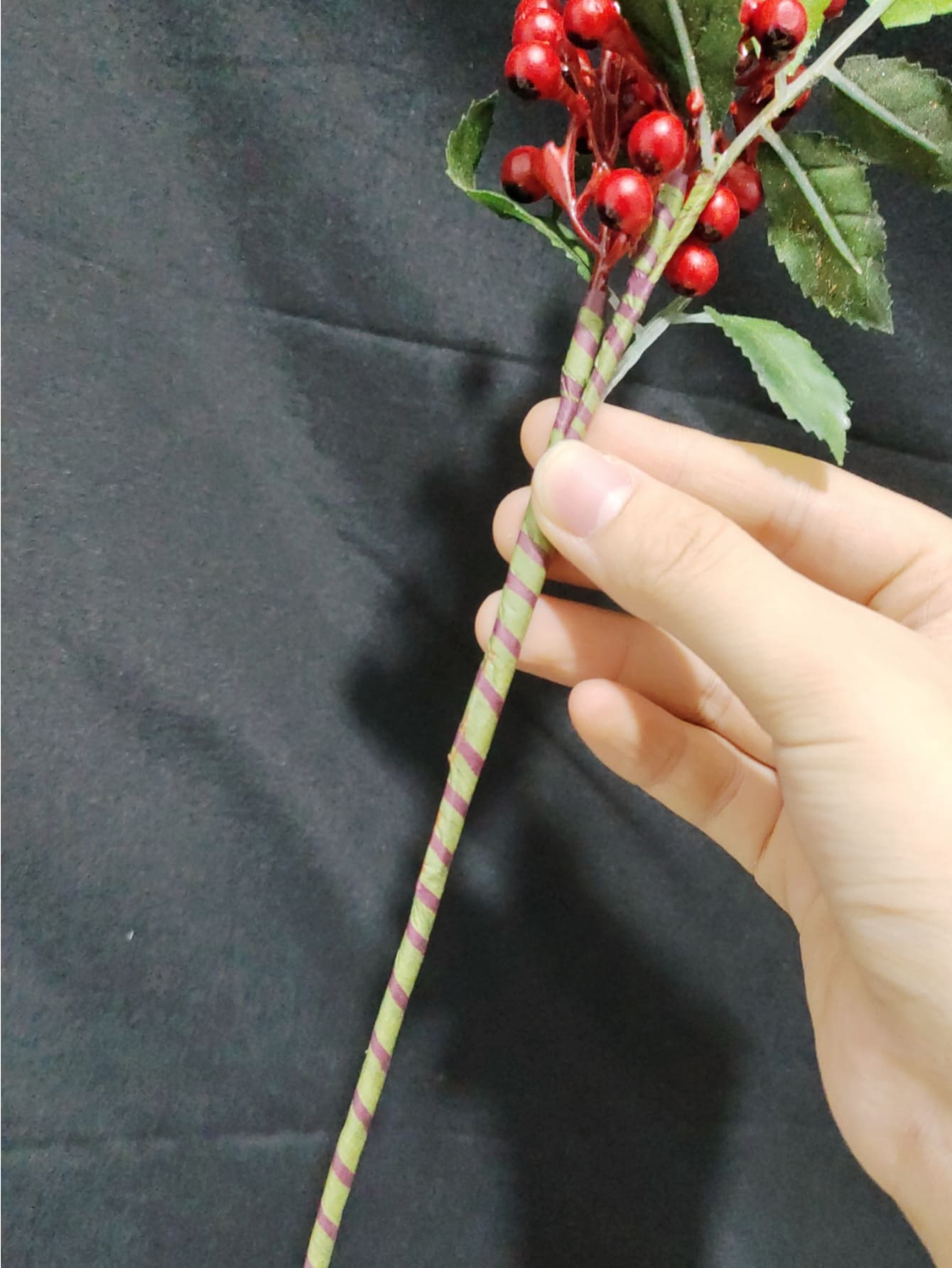 1Pc Red Artificial Berry Stems with Green Leaves Plastic Artificial