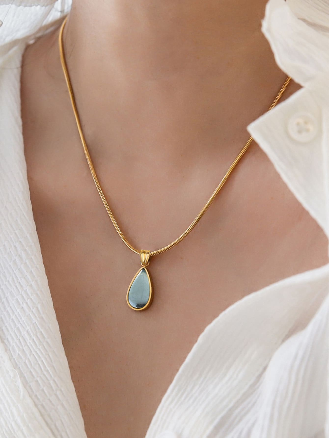 Nooxian Water-drop Pendant Necklace - Yellow Gold - View 1