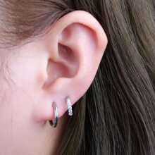 MDFUN Huggic CZ 圈形耳环，316L 不锈钢材质，镶嵌立方氧化锆，低过敏性耳钉，适用于耳软骨/耳廓穿孔，男女皆宜 - 銀色 - 查看 3