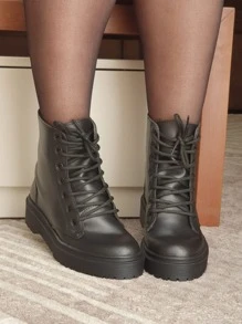 Coturno Feminino Bota Trend Atemporal Oadsey, Coturno Tratorado botas femininas cano curto - Preto - Visão 5