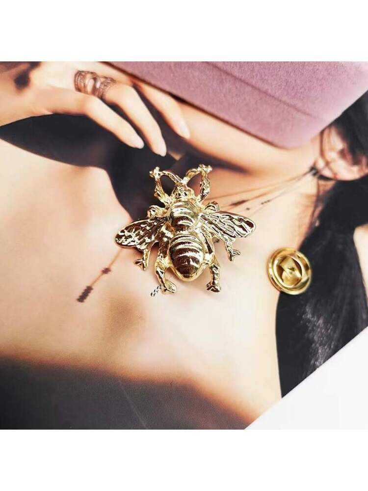 Boho 1pc Vintage Gold Bee Shaped Metal Lapel Pin, Prevent Slipping Clasp, For Men's Suit Badge Dress Accessories Pin For Clothes Bag Charm School Office Accessories Shirts Jacket Jewelry Christmas Halloween Clothes Pin Funny Cute Teacher Gifts