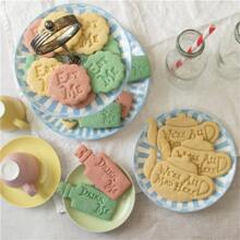 3Pcs/Set Funny Teapot Phrases Plastic Embossed Cookies Moulds, Including 'Eat Me Drink Me' Bottle Shaped Cookies Mould - White - View 2