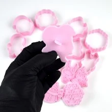 8入組聖誕主題塑料餅乾模具套裝,包括聖誕老人、聖誕樹、人形餅乾模具和印章,適用於家庭、烘焙店、咖啡廳(b114) - 粉色 - 查看 10