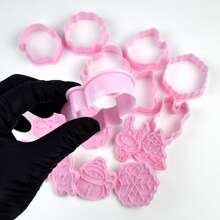 8入組聖誕主題塑料餅乾模具套裝,包括聖誕老人、聖誕樹、人形餅乾模具和印章,適用於家庭、烘焙店、咖啡廳(b114) - 粉色 - 查看 11