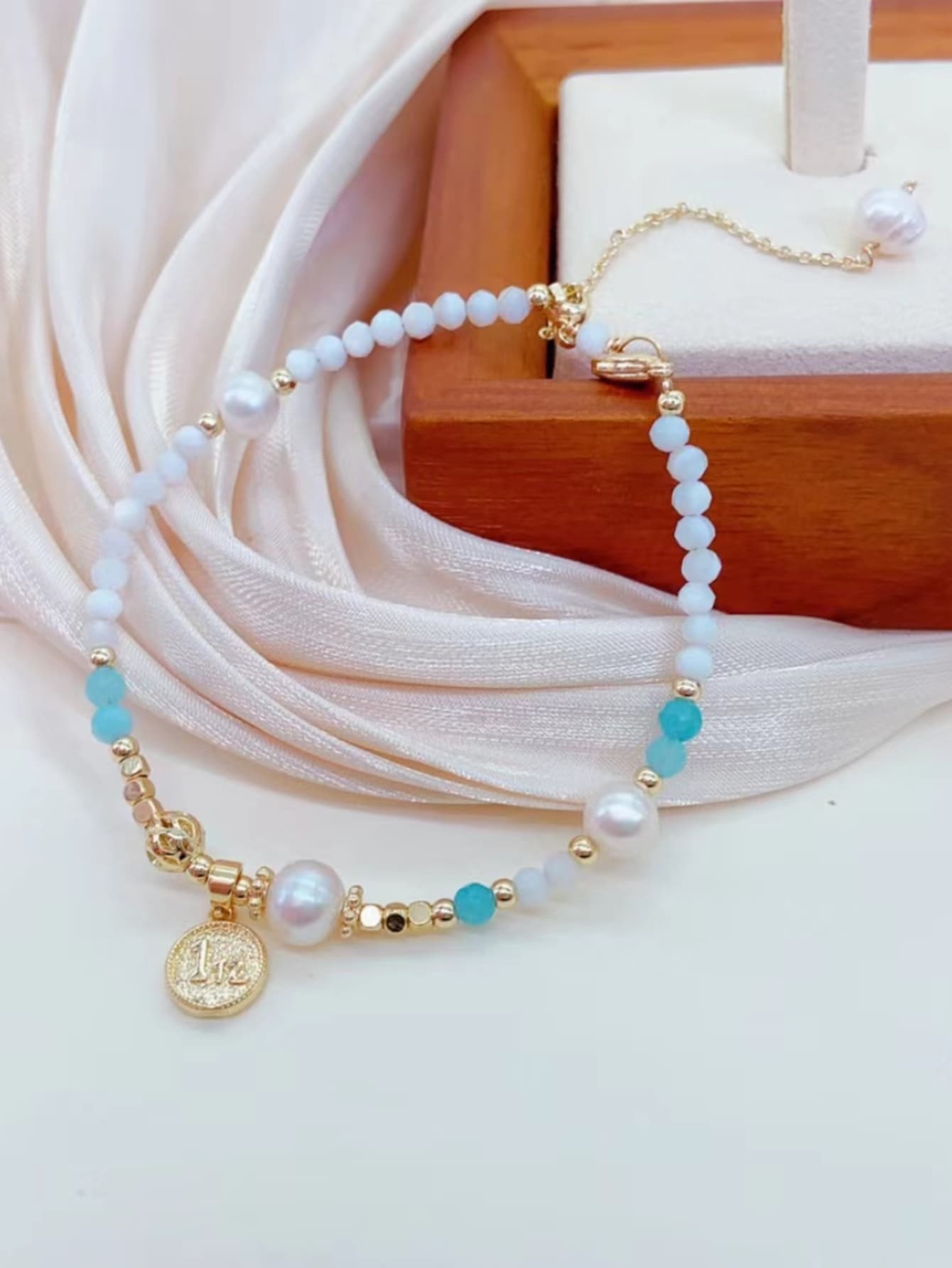 1入組夏天大海微風藍色的珍珠手環合適的適用於女性日常穿著,度假,畢業季節,女性首飾類