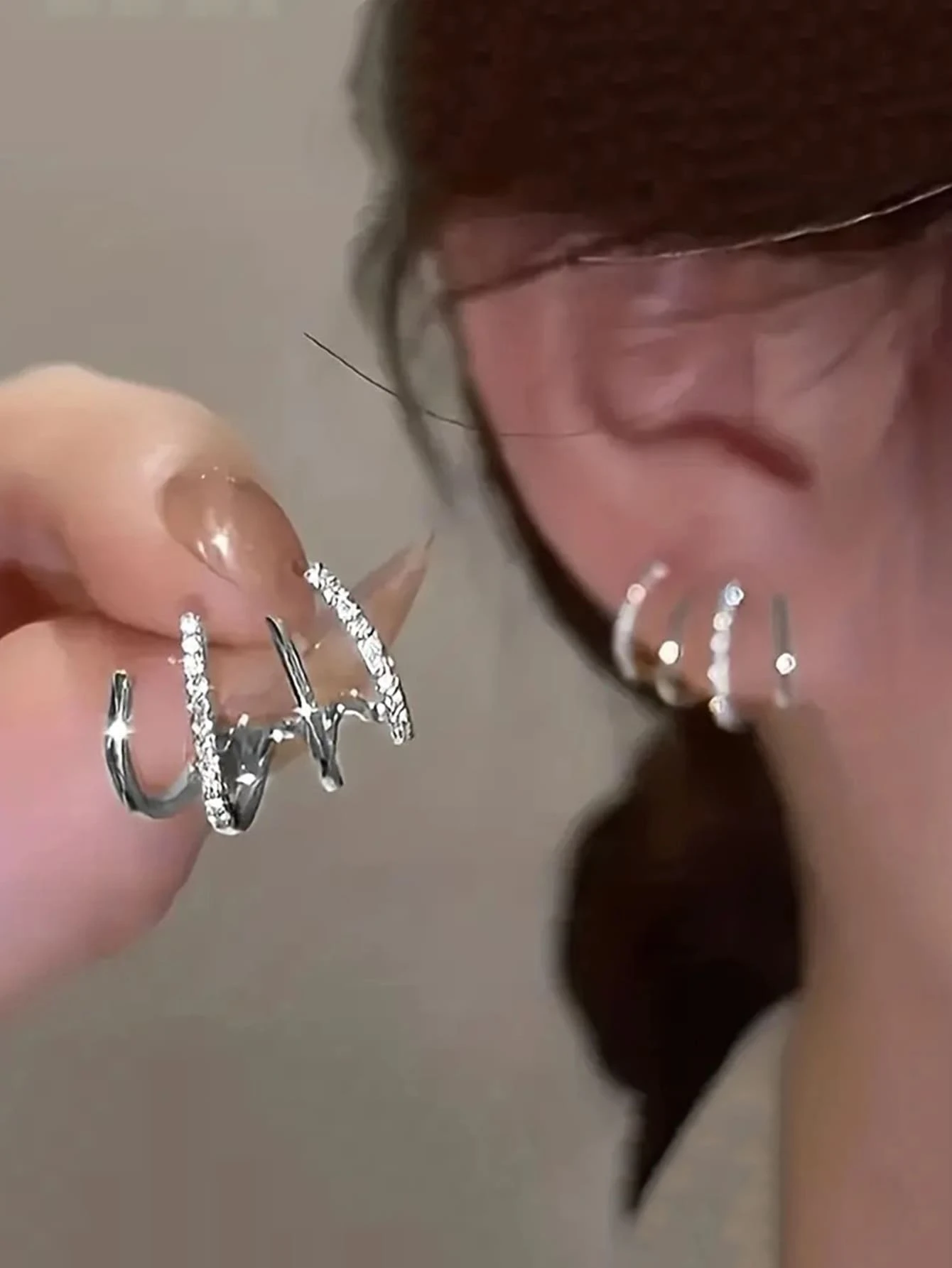 1pair Rhinestone Decorated Claw Shaped Stud Earrings Party Tiaras. Valentine's Day Accessories