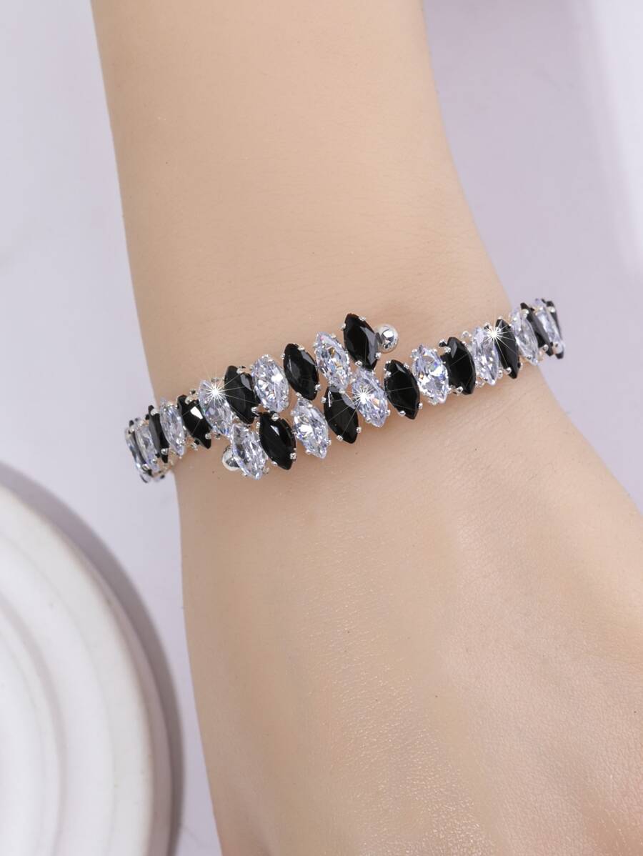 1個時尚的瑪瑙和人造黑白間隔可調節手鐲,適合女性日常佩戴 - 銀色 - 查看 1