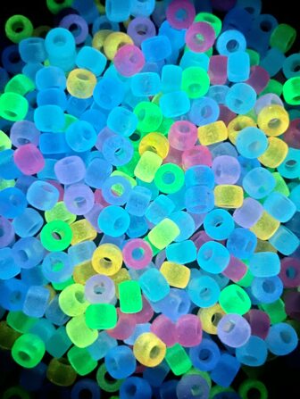 100入組時尚夜光大孔馬尾珠,內含各種辮子組合(隨機顏色)