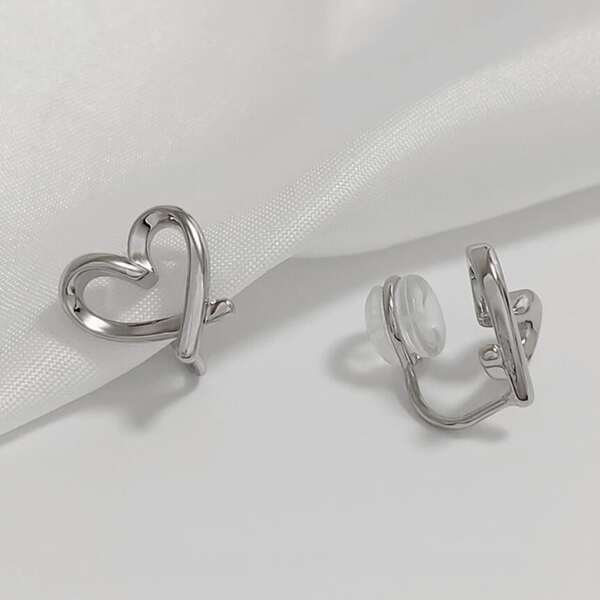 Pendientes de clip de plata chapada en cobre con forma de corazón, ideales para el uso diario de las mujeres