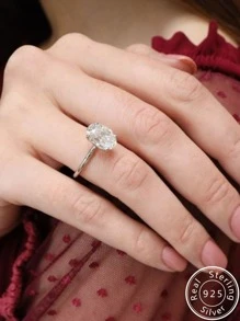 1個3克拉女士純銀橢圓形s925銀經典橢圓形蛋設計戒指,適用於訂婚、婚禮和日常穿著