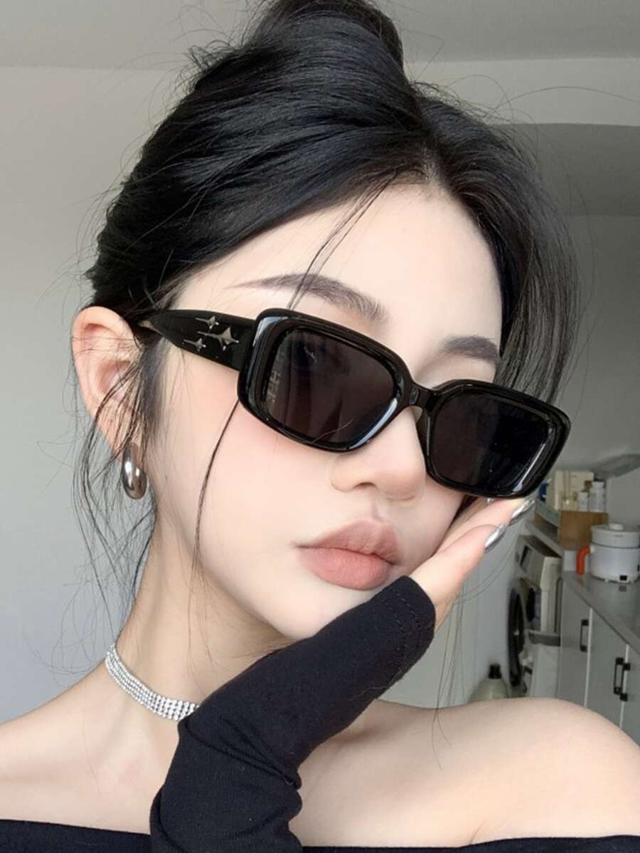 1副女士复古方形镜框流星设计时尚眼镜，适合街头风、沙滩风等各种场合，是夏季海滩度假、户外活动和旅行的理想之选。