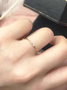 ESBERRY 1枚优雅素圈戒指，S925纯银镶嵌锆石，精致小巧，是送给女孩或老师的理想礼物。 - 金色 - 查看 4