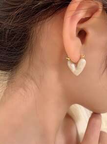 1 对心形耳钉优雅情人节