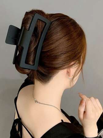 黑色时尚超大号发爪，哑光质感，简约优雅的发饰，女士盘发造型发爪，女士发饰，美发工具，美容配件，卷发饰品，发饰，女士发饰，秋季，旅行，美发工具，女士配饰，美发用品，秋季，发饰，女士发饰，旅行，发饰，女士发饰，美发工具，美发用品，用品，美容配件，礼物，旅行，女士礼物，美发用品，圣诞礼物