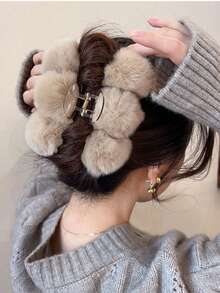 1pc Women's Stylish Plush Hair Claw Clip In Faux Beaver Hair Texture With Big Size Elegant And For Daily Use In Fall/Winter - Khaki - View 2