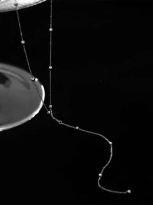 1條簡約流蘇和珠飾y字長項鏈,適合女性日常穿著