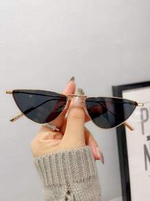 1副女士个性化猫眼框金属时尚眼镜，时尚户外街拍 - 深灰色 - 查看 1