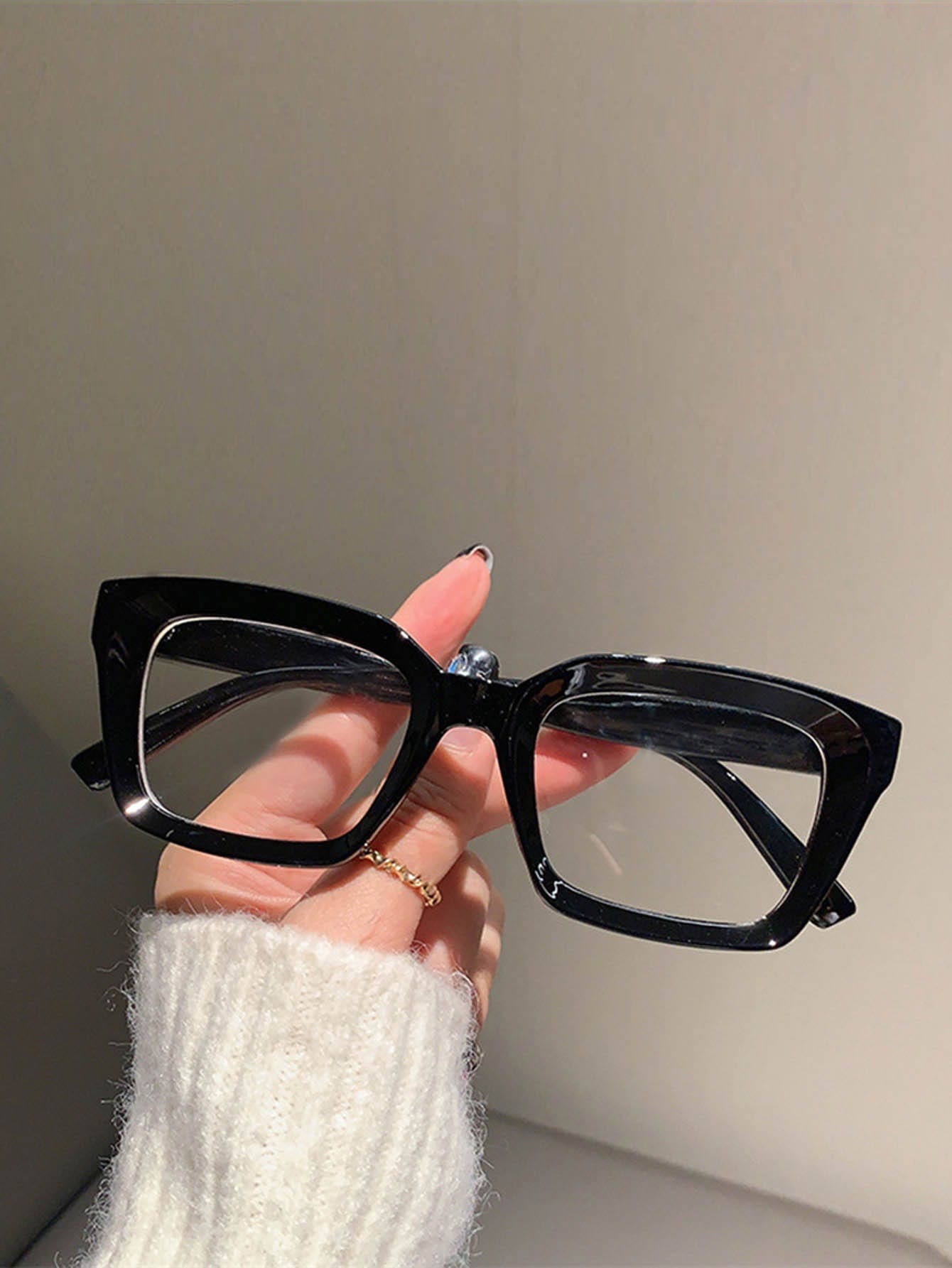 نظارات مربعة بإطار بلاستيكي شفاف أنيقة للنساء، نظا...