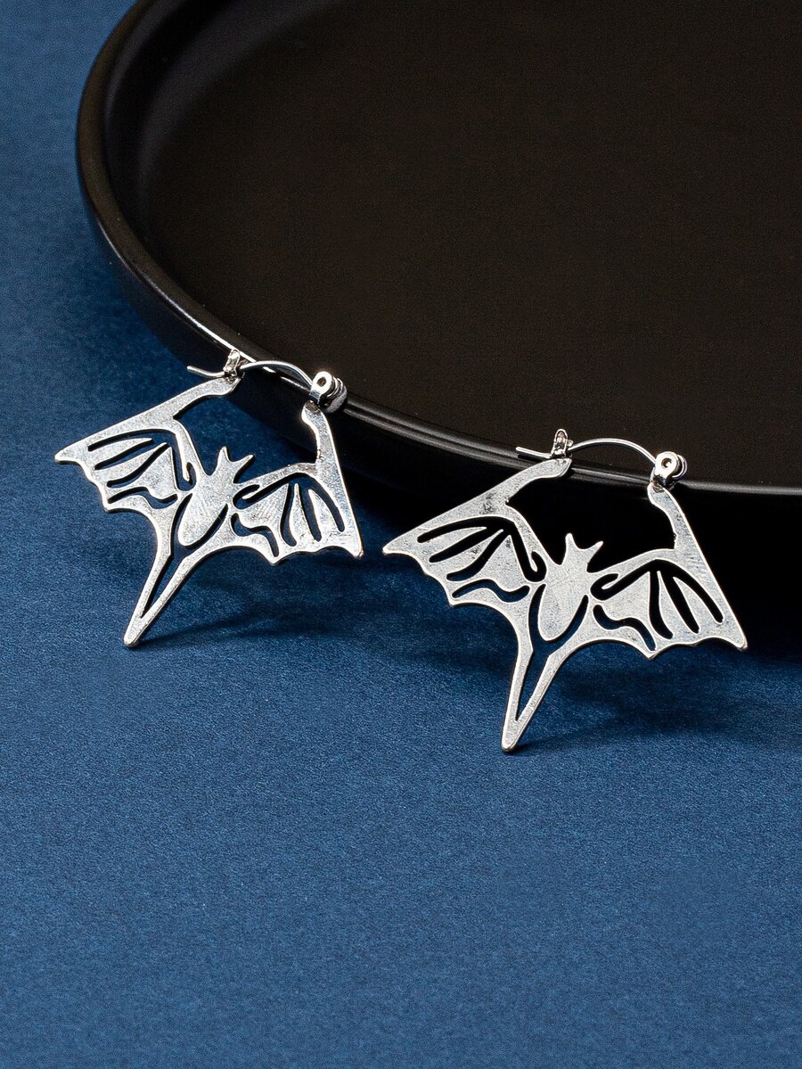 1對女式復古中空蝙蝠設計耳環,適合休閒穿著、派對、禮物贈送