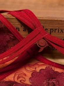 豪華花卉刺繡空心透明網眼開襠G弦褲，性感低腰女性內衣 - 酒紅色 - 查看 5