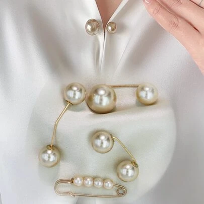 Bộ 4 món đồ trang trí ve áo giả hình quả lê màu sâm panh, váy, khăn quàng cổ, quần, thắt lưng, cài áo, ghim cài áo dùng để trang trí hàng ngày