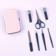 包括指甲剪,趾甲剪,指甲帶刀,指甲修整器,指甲推子,剪刀,耳挖器的7件套不銹鋼修指甲套裝,專業旅行修護工具禮盒 - 藍色 - 查看 5