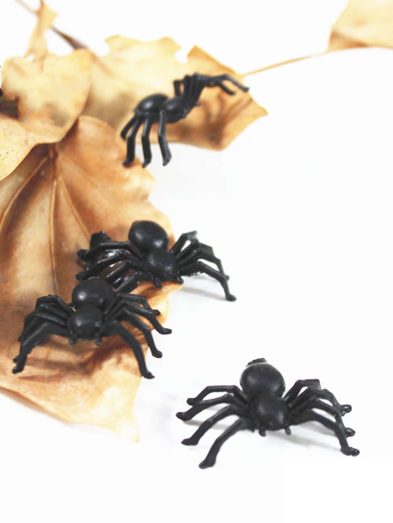 50pcs/set Small Black Plastic Spider, Black Luminous Glow In The Dark