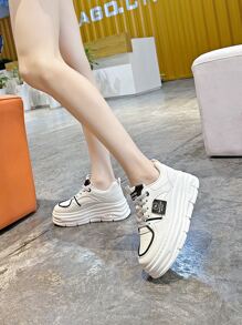 1雙女式運動休閒風格厚底百搭時尚輕便學生休閒平底鞋