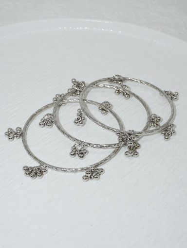 European And American Hot-Sale Iron Alloy Bracelet Set With 3 Ccb Beads For Women, Fashionable And (Black)