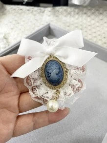 新品灰色复古时尚高端蕾丝蝴蝶结和压花公主皇冠胸针适用于派对礼服装饰，是送给女性情人节、妈妈、母亲、母亲节、礼物的完美礼物 - 灰色 - 查看 7