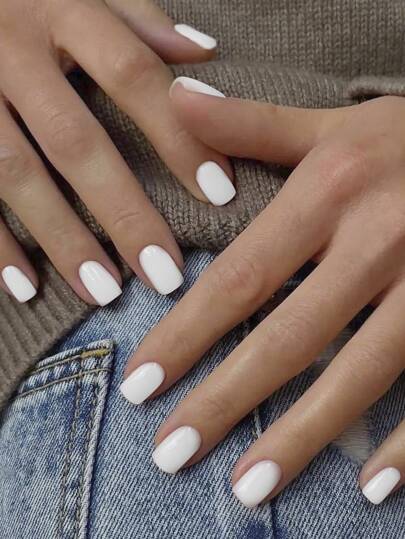 Migliora istantaneamente il tuo aspetto con 24 pezzi di unghie finte quadrate di colore bianco solido da applicare, evidenziando uno stile personale semplice ed elegante, minimalista e sexy da principessa Y2K, adatto all'uso quotidiano di donne e ragazze, ma anche come regalo delicato, con una piccola striscia di attrito e un pezzo di colla gel, accessori per unghie finte