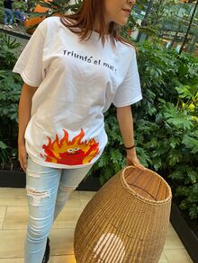 Oversized White T-Shirt With Elmo Triumphs Evil Print