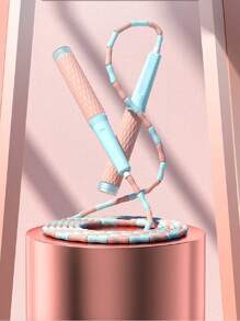 1個帶有竹子設計手柄的兒童健身加重跳繩