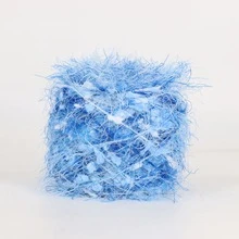 1條特殊紗線羽毛波浪球和閃亮線手工編織紗線,適用於圍巾、披肩、外套、包包等