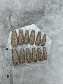 Uñas falsas en forma de T en forma de ataúd en moca con dorado brillante - Marrón Mocha - Ver 2