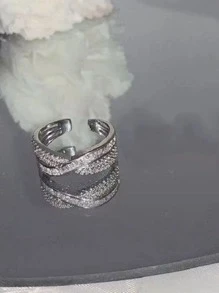 1枚时尚交叉设计戒指，简约独特，彰显个性，高端奢华风格，适合女性日常佩戴。 - 銀色 - 查看 3