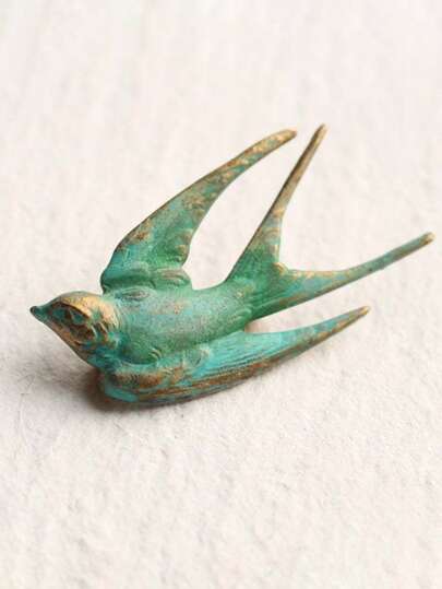 بروش على شكل طائر السنونو القديم باللون الأخضر لتزيين السيدات في الحياة اليومية
