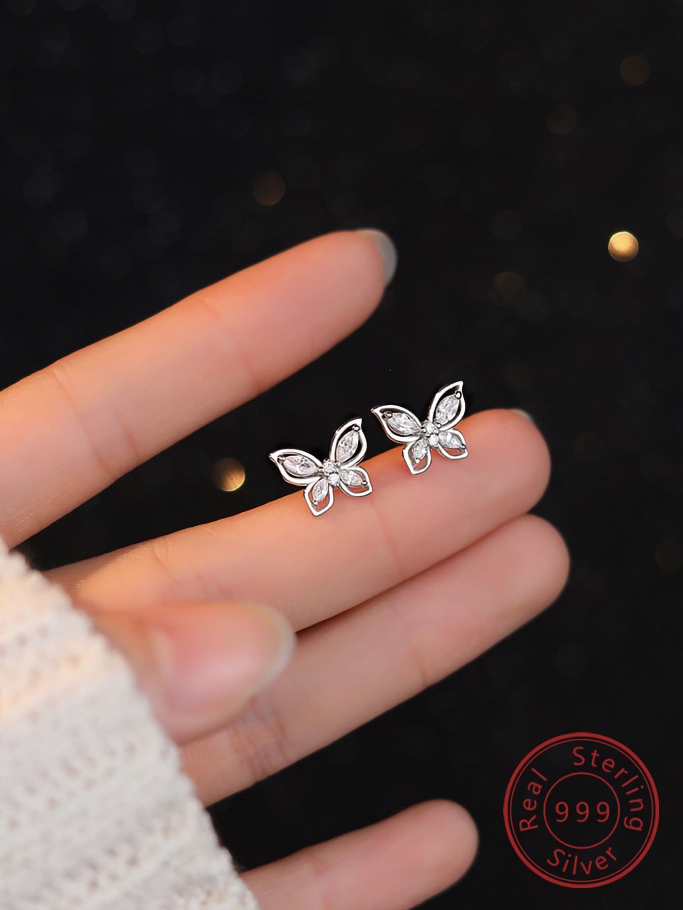 1雙時尚蝴蝶設計方晶鋯石裝飾999純銀耳釘,合適的適用於女性日常穿著