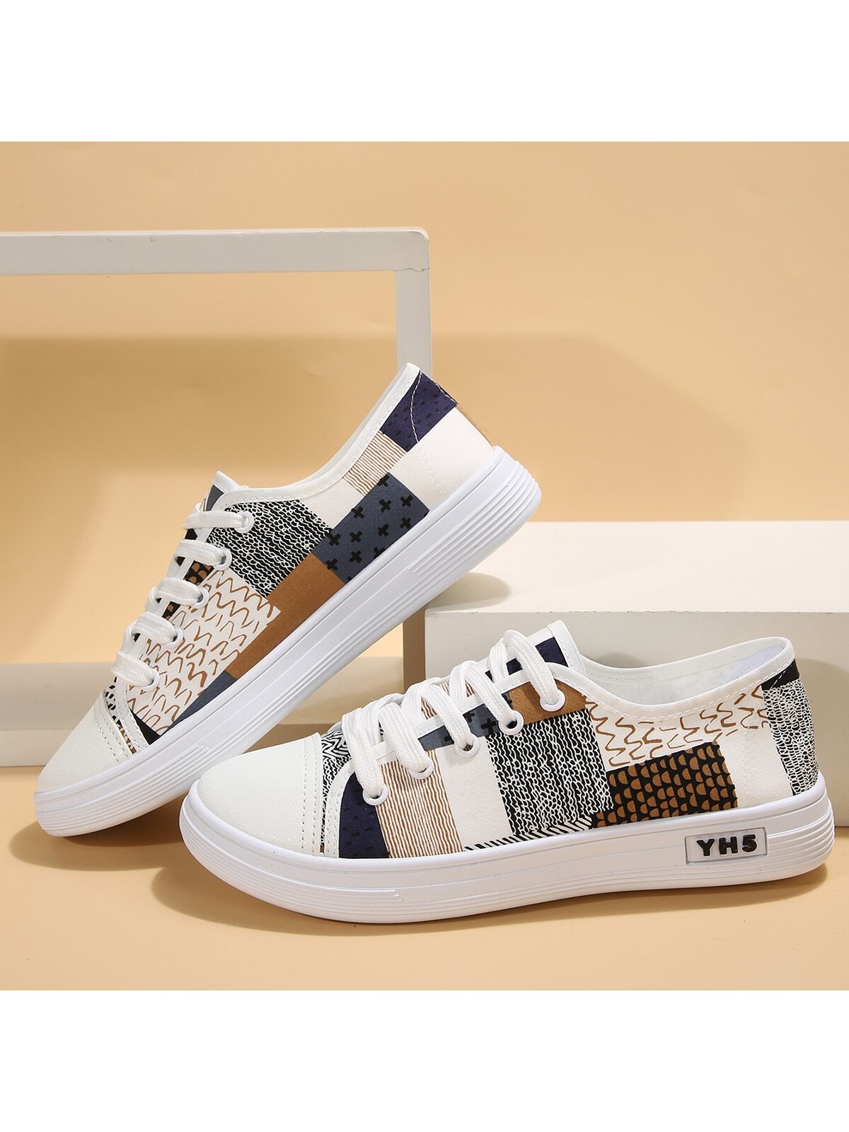 حذاء نسائي أبيض بنعل خفيف ومقاوم للانزلاق – مريح ل...