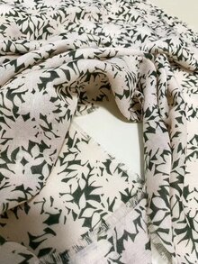 1條女士聚酯印花圍巾,經典ins風格,春夏假期、派對和旅行時尚百搭 - 米色 - 查看 4