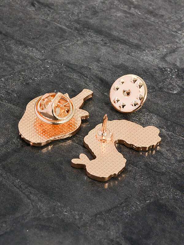 2pcs/set Cute Caterpillar And Strawberry Shaped Brooches Add A Touch