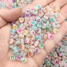 100入組7*7MM發光發亮心形亞克力散珠帶英語,合適的適用於DIY手鍊製作