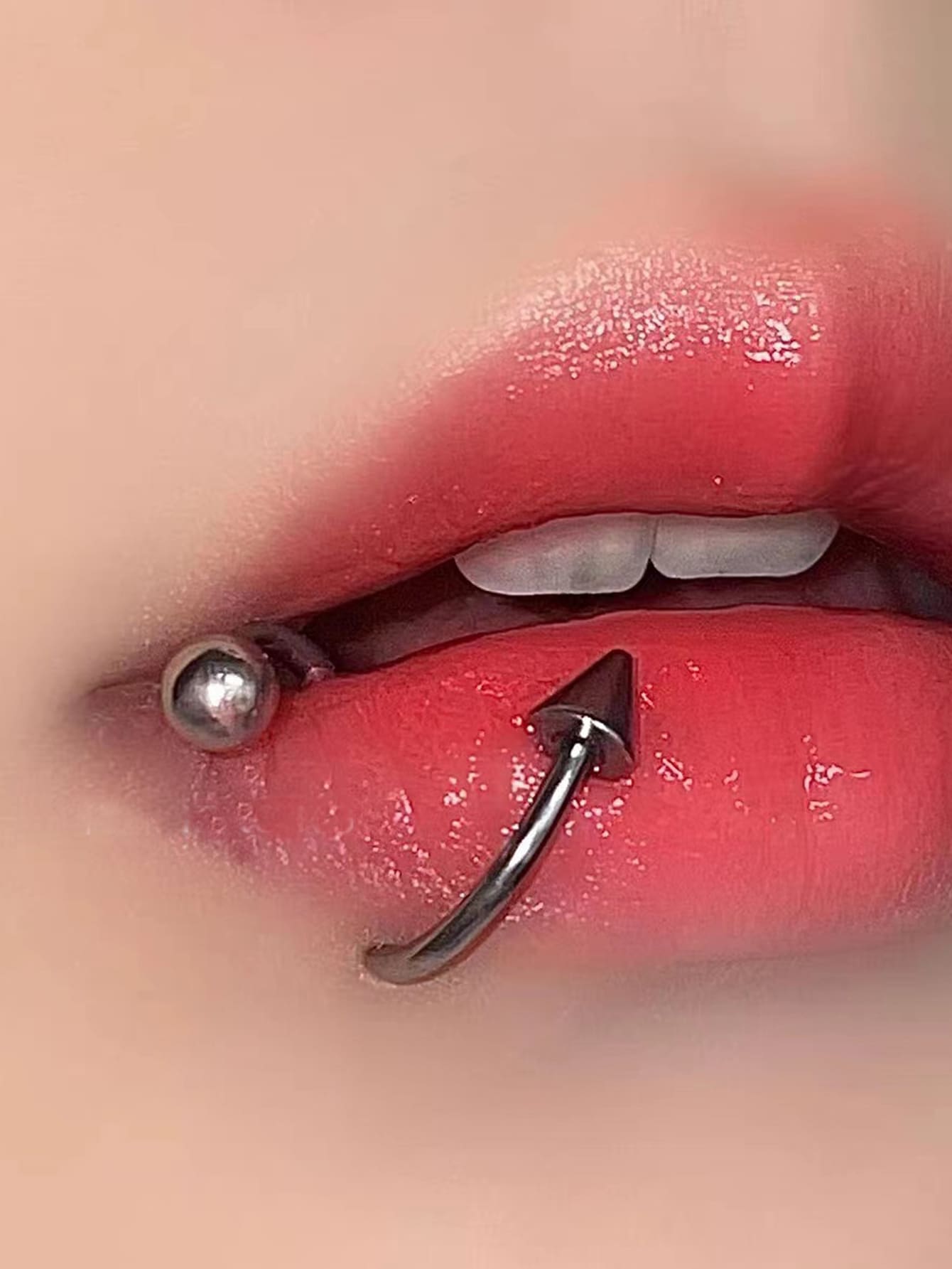 Vòng môi - Bạc - Xem 1