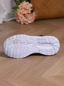 Women's Red Breathable Sneakers With Chain Detail - Red - View 7