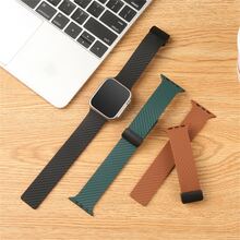 新款碳纖維紋理磁性摺疊扣矽膠手錶帶,與apple Watch 1-8系列兼容 - 棕色 - 查看 4