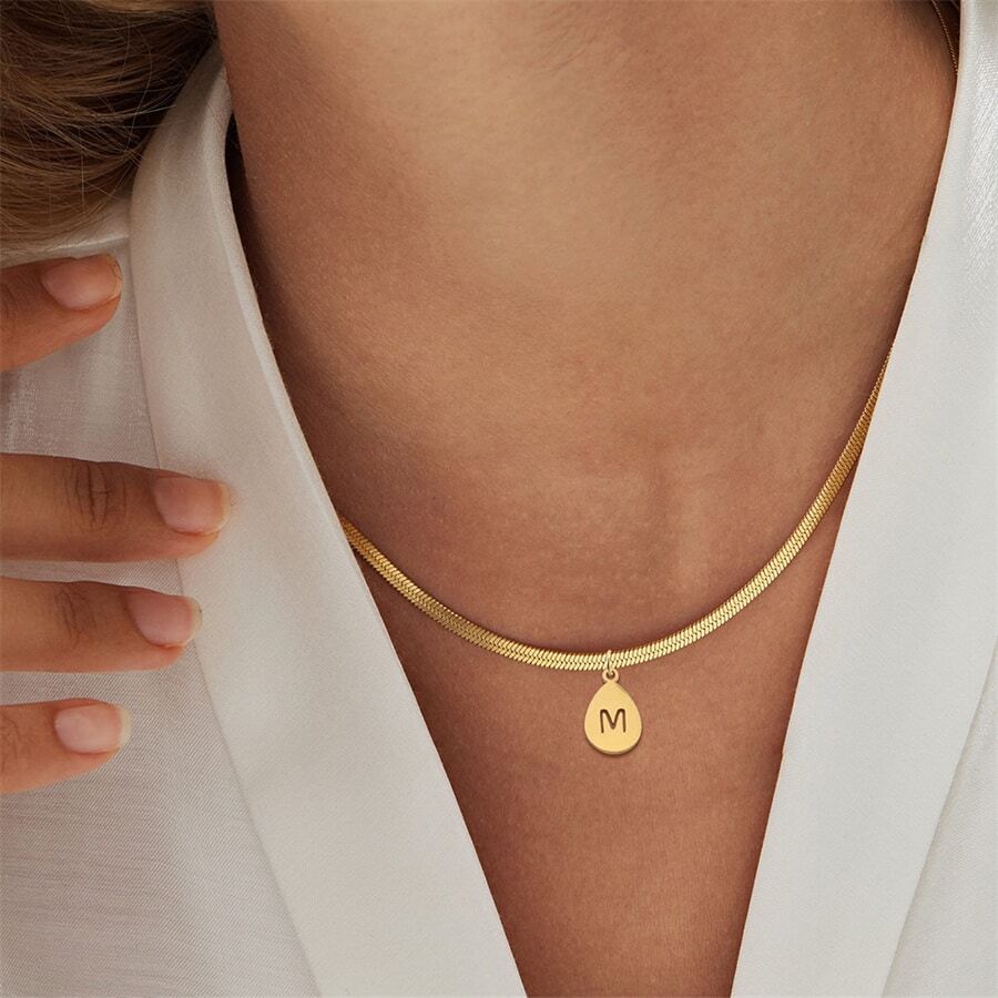 1入組新款時尚水滴最初吊墜人字形鏈條樣式項鍊適合女士派對 - 金黃色 - 查看 1