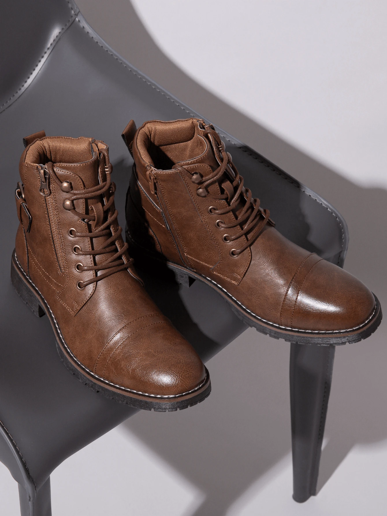 SHOESMALL Men's Fashionable High Top Work Boots Motorcycle Combat Ankle Dress Boots Casual Boots For Men Valentine's Day Date Shoes - BMY678A-深棕色 - 查看 1