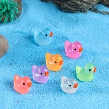 10pcs/lot Creative Resin Craft Duck Shaped Pendant Decoration With Luminous Color & Moss Landscape Design, Random Color - White - View 4