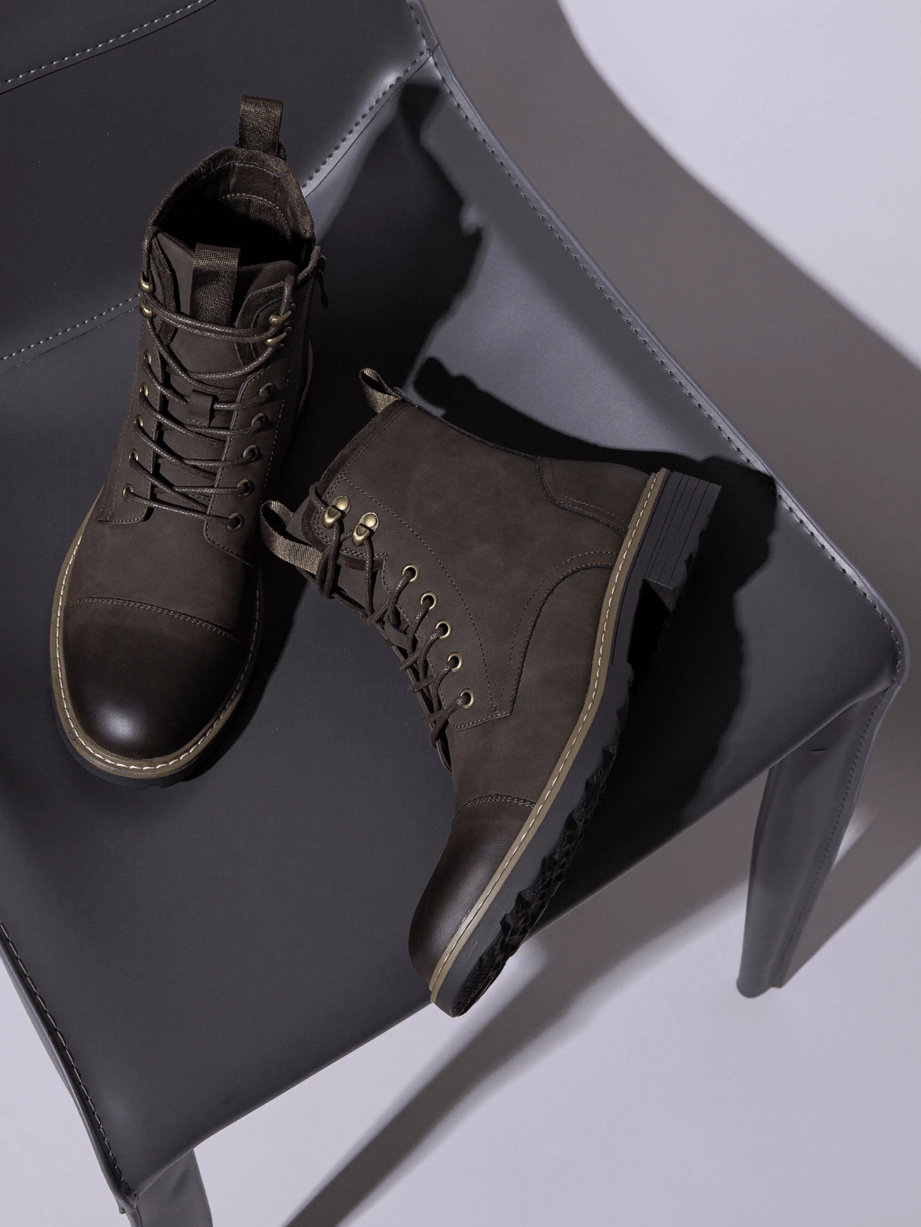SHOESMALL Men's Fashionable High Top Work Boots Motorcycle Combat Ankle Dress Boots Casual Boots For Men Valentine's Day Date Shoes - BMY8033A-深棕色 - 查看 1